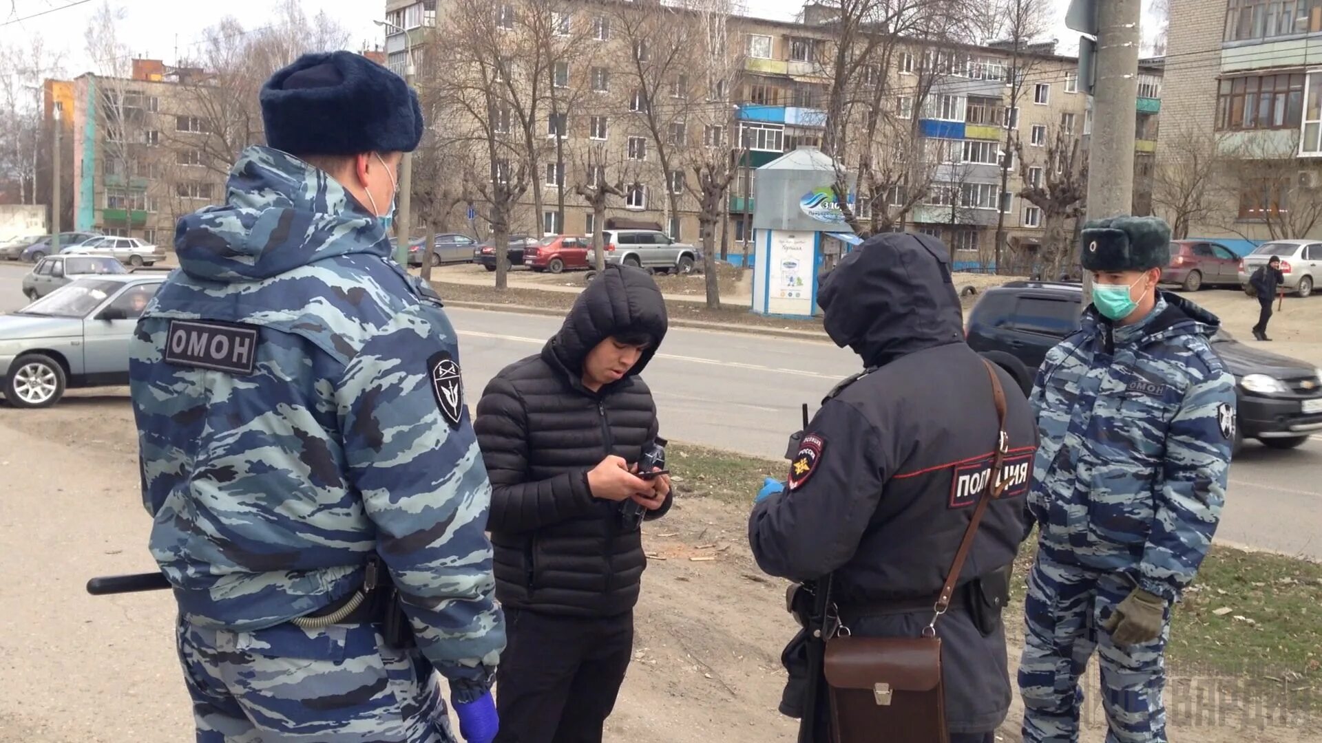 1 создание рабочих организаций подконтрольных полиции. Омон патруль. санитарная полиция. полиции сдержали.