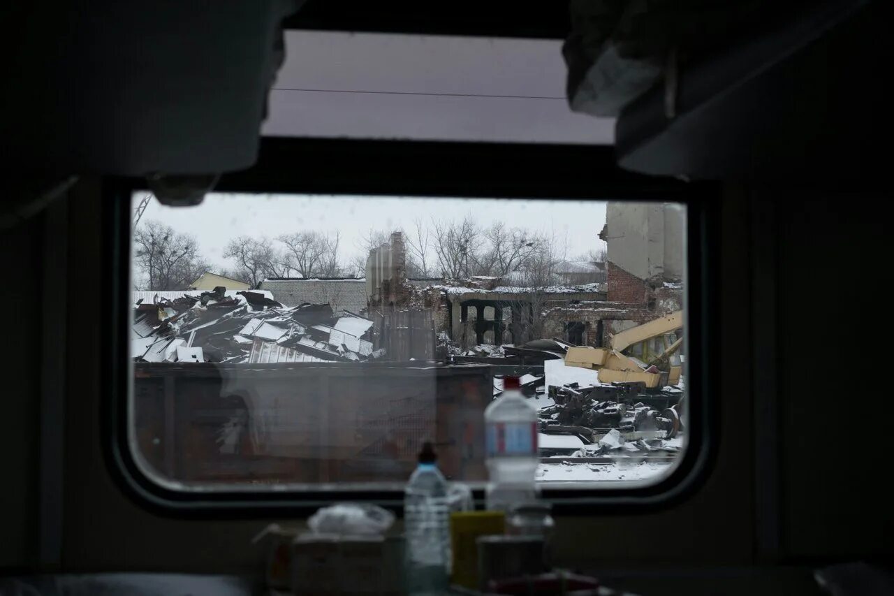 Москвича увидевшего липецк из окна поезда доставили. Вид из окна поезда. вид из окна поезда зимой. окно вагона поезда. вид из окна вагона поезда.