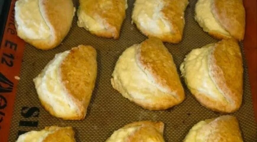 Как формировать сочни. Сочники с творогом. Сочники с творогом рецепт классический по госту. Технологическая карта сочни с творогом по госту. Сочники с творогом сормовская.