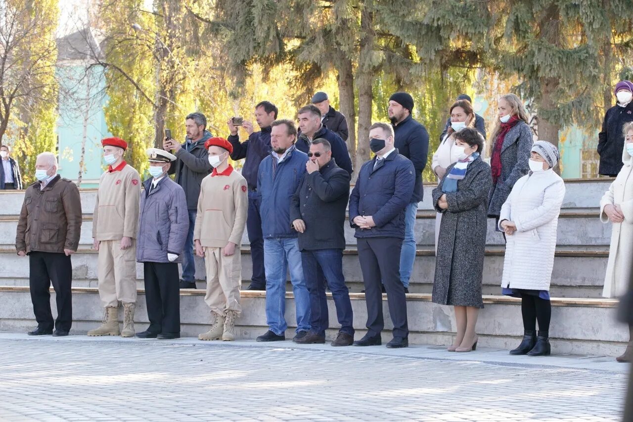 Погода в ишимбае на сегодня по часам. Радий Хабиров в парке имени Ленина. Открытия в Ишимбае. Новости Ишимбая на сегодняшний день.