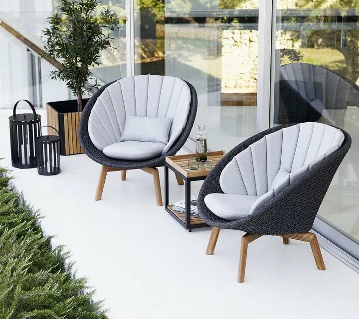 Купить кресло и столик. Кресло Round Lounge Chair. Кресло Холл Peacock. Кресло Peacock ротанг. Кресло на балкон.