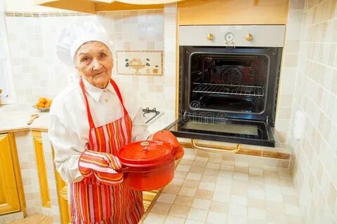 Бабушка в фартуке