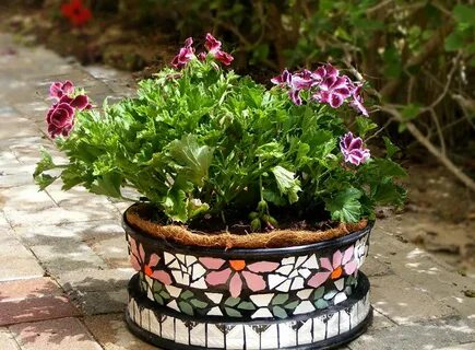 Клумба из плитки керамической