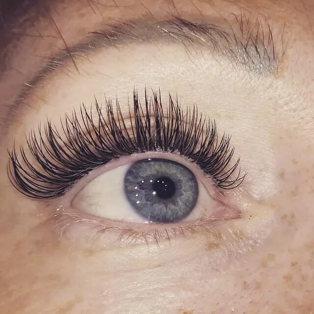 ламинирование бровей. тройной объем ресниц. наращивание ресниц классика в армавире. модные тенденции нарощенных ресниц осенью 2022 зимой 2023. наращивание ресниц петропавловск.