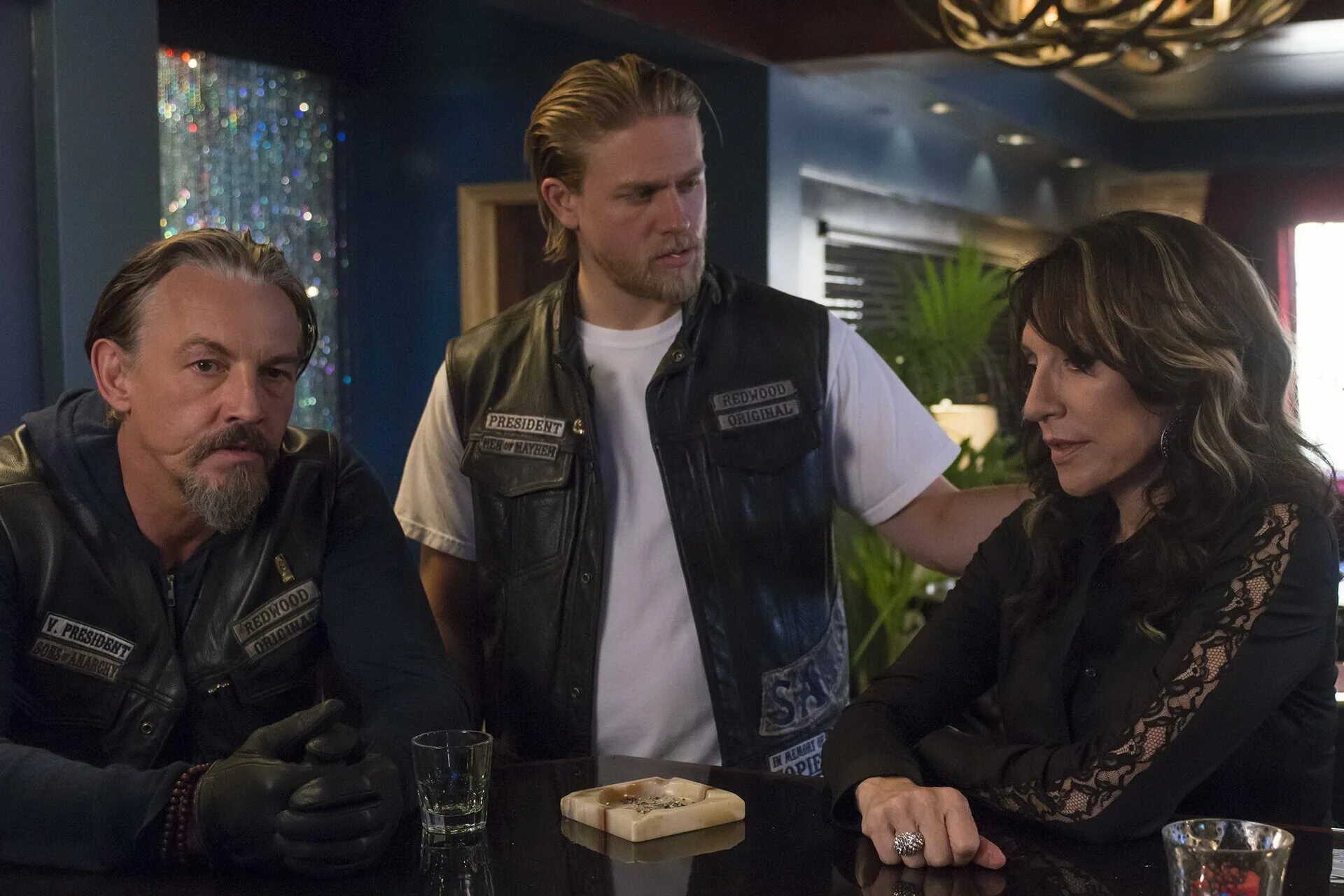 Семья картины современных художников. Cross. Биче сын. Брианна бич 2020. Биче сын.