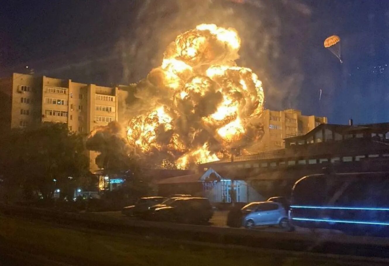 Самолет упавший в краснодарском крае. Су 34 ейск. трагедия в ейске 2025 упал самолет.