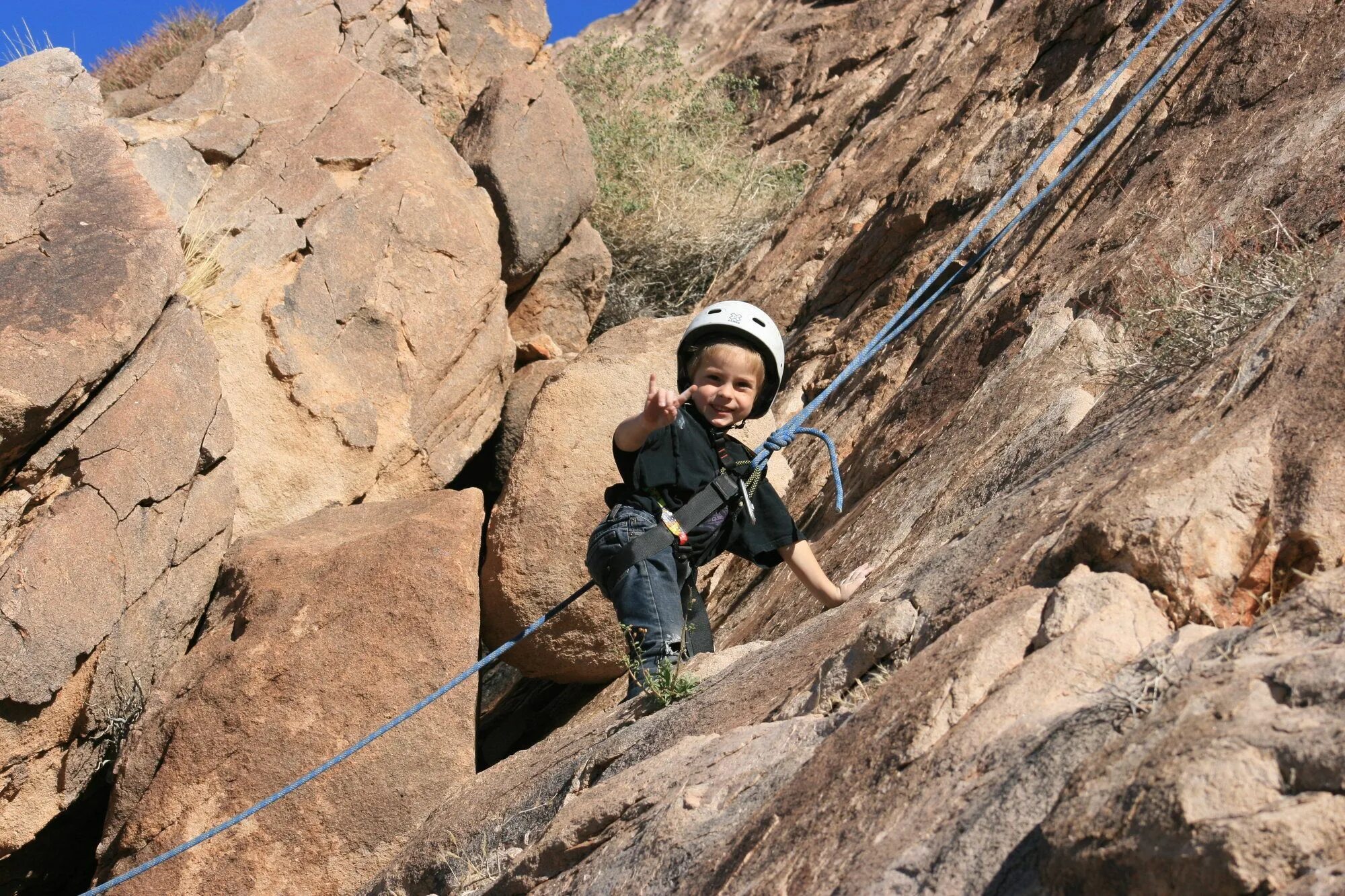 Альпинист для детей. Альпинизм дети. Скалолаз. Дети скалолазы. Rock climber rock climber org ru