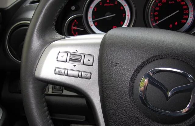 Кнопки мазда 6 gh. Кнопки руля Mazda 6 GH. Накладка на руль Мазда 6 GH. Кнопки на руль Мазда 6 GH 2011. Кнопки руля Мазда 3 БК.