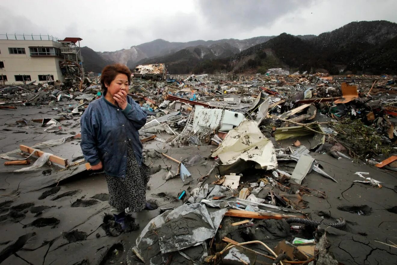 ЦУНАМИ В Японии в 2011. Япония 2011 землетрясение и ЦУНАМИ. Землетрясение и ЦУНАМИ В Японии в 2011 году. Самые катастрофические землетрясения