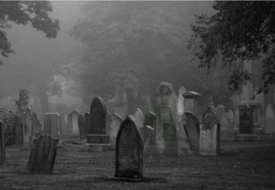 кладбище ночью. дух кладбища. кладбищенские призраки. дух кладбища. духи привидения на кладбище.