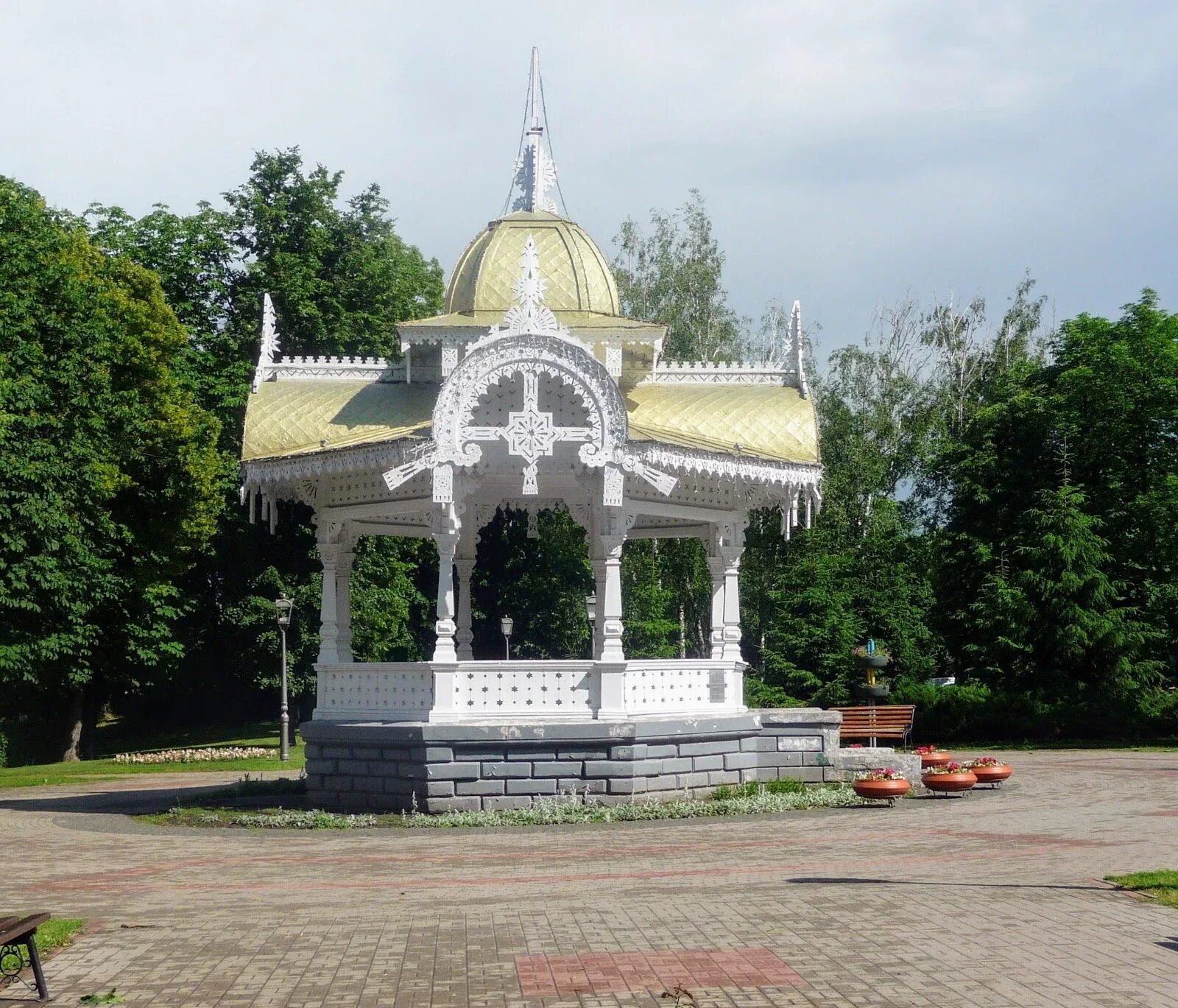 Город Сумы альтанка. Сумы альтанка фото. Сумы достопримечательности города. Памятники город Сумы.