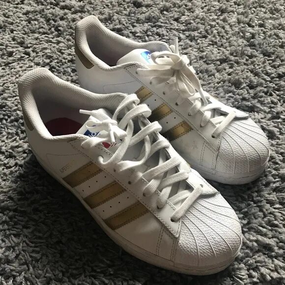Кеды la marque aux 3 bandes adidas. Adidas la marque aux bandes. Адидас la marque aux 3 bandes. Adidas 3 bandes. Adidas la marque aux 3 bandes кроссовки.
