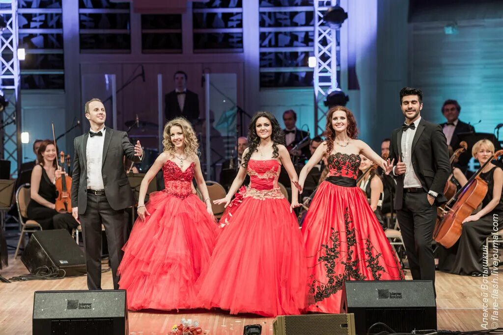 Группа шоу бренд. Show group. Коллектив звездный дождь. Show group. Оперное шоу ангелы.