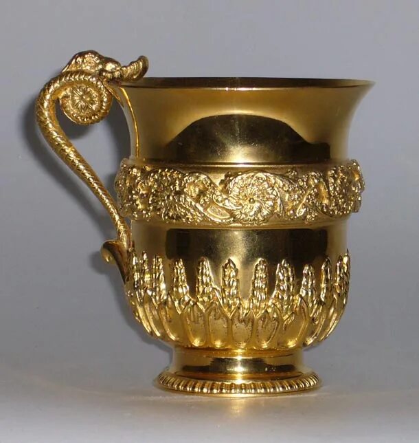 В октябре позолота. Золотые Антикварные чашки. Позолоченная Кружка. Старинные Антикварные чашки. Золотая Кружка антиквариат.