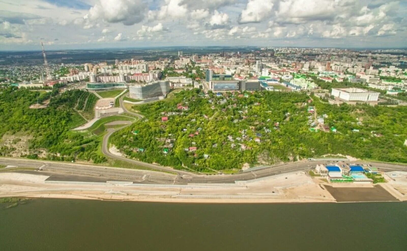 Уфа на берегу какой. Монумент дружбы набережная Уфа. Набережная Уфа Салавата Юлаева. Набережная Сипайлово Уфа. Набережная белой Уфа.