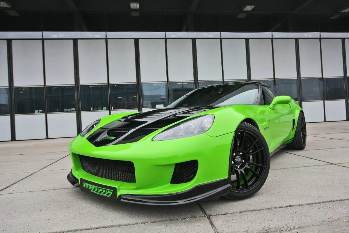 Зеленая машина фото. Chevrolet Corvette c6 Tuning Green. Corvette z6 зеленый. Корвет машина зеленый. Шевроле Корвет чёрно-зелёный цвет.