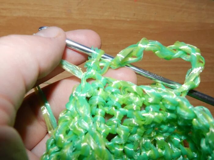 Мочалка крючком. Мочалка вязаная с ручками. Ручки для мочалки крючком для начинающих. Ручки для вязаных мочалок. Ручки для вехотки крючком.