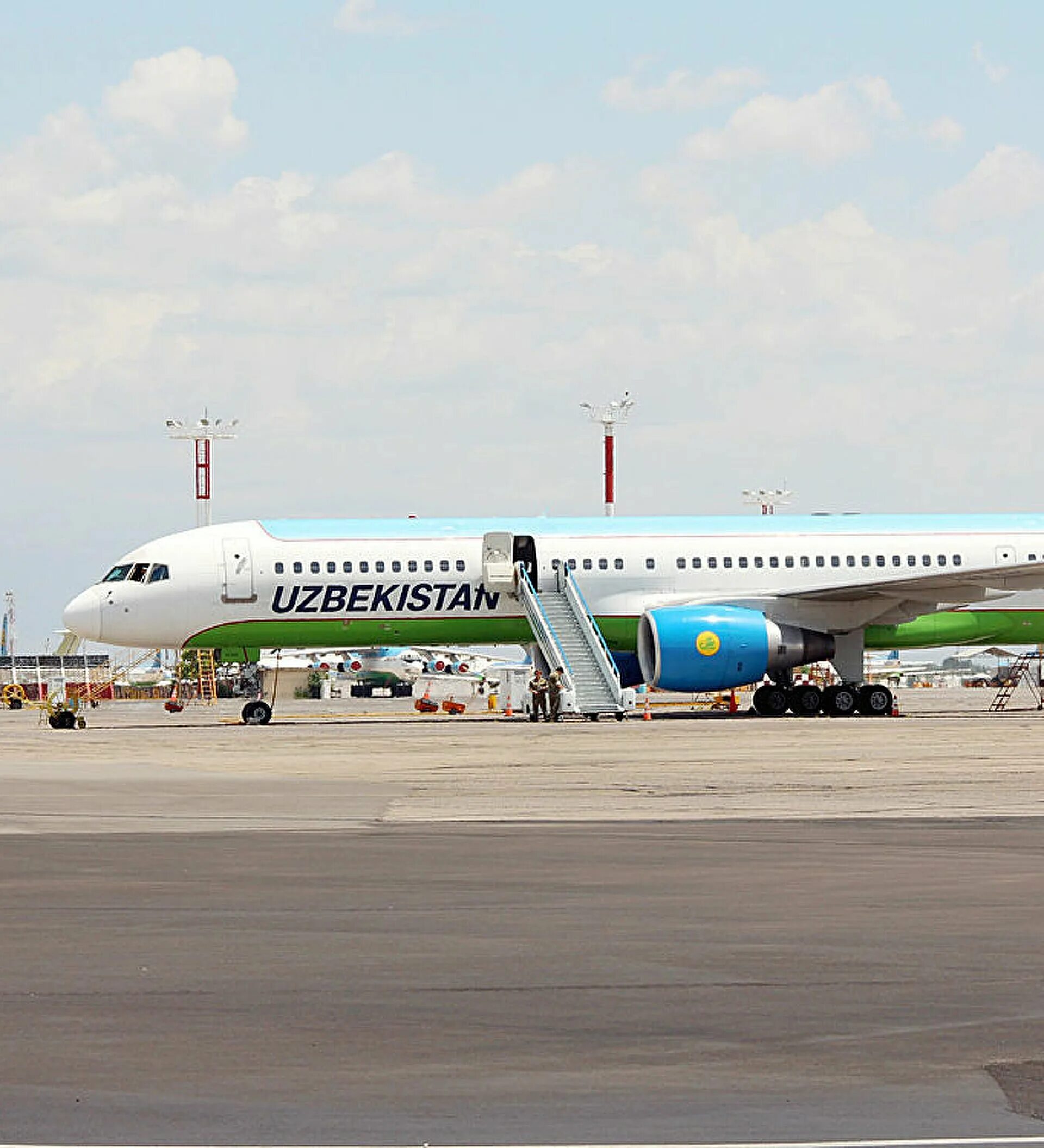 Узбекистан авиакомпания хаво йуллари. Озбекистан Хово йоллари. Uzbekistan Airways Боинг 757. Самолет Боинг 757 Узбекистон хаво йуллари. Купить авиабилеты дешево хаво йуллари