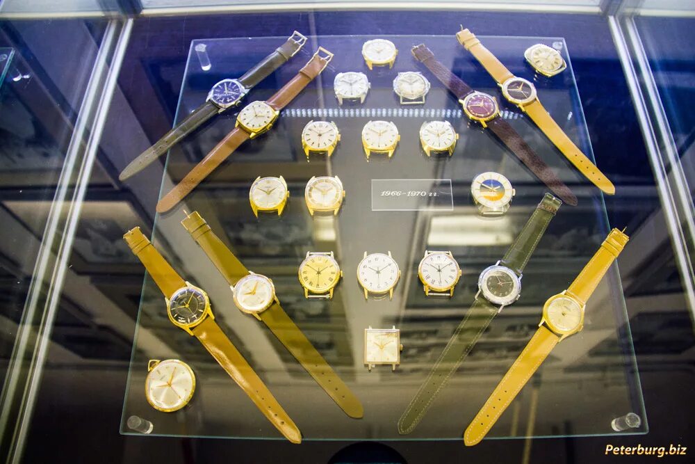 петродворцовый часовой завод петергоф. петродворцовый часовой завод часы ракета 1961. часы завод санкт петербург. ювелирный магазин в ракете петергоф. часы завод санкт петербург.