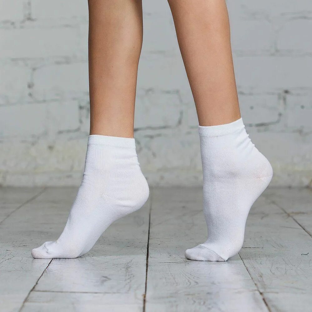 Белые носки. Носки белые женские. Носки белые короткие. Девочки в белых носочках.