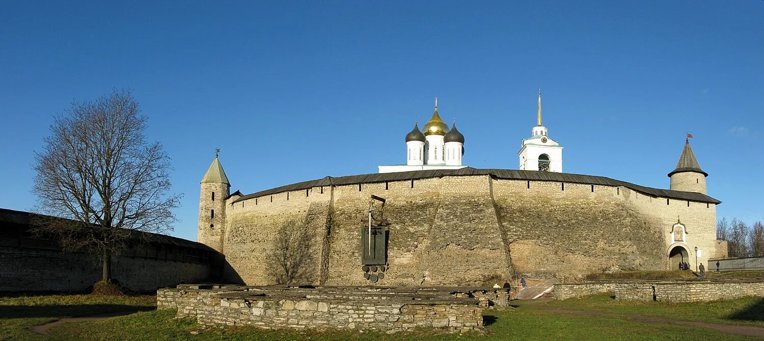 Псковский Кремль Перси. Псковский Кремль Перси Довмонтова города. Псковская крепость кром. Перси. Псковский Кремль. 14 В.. Ssduik pskov