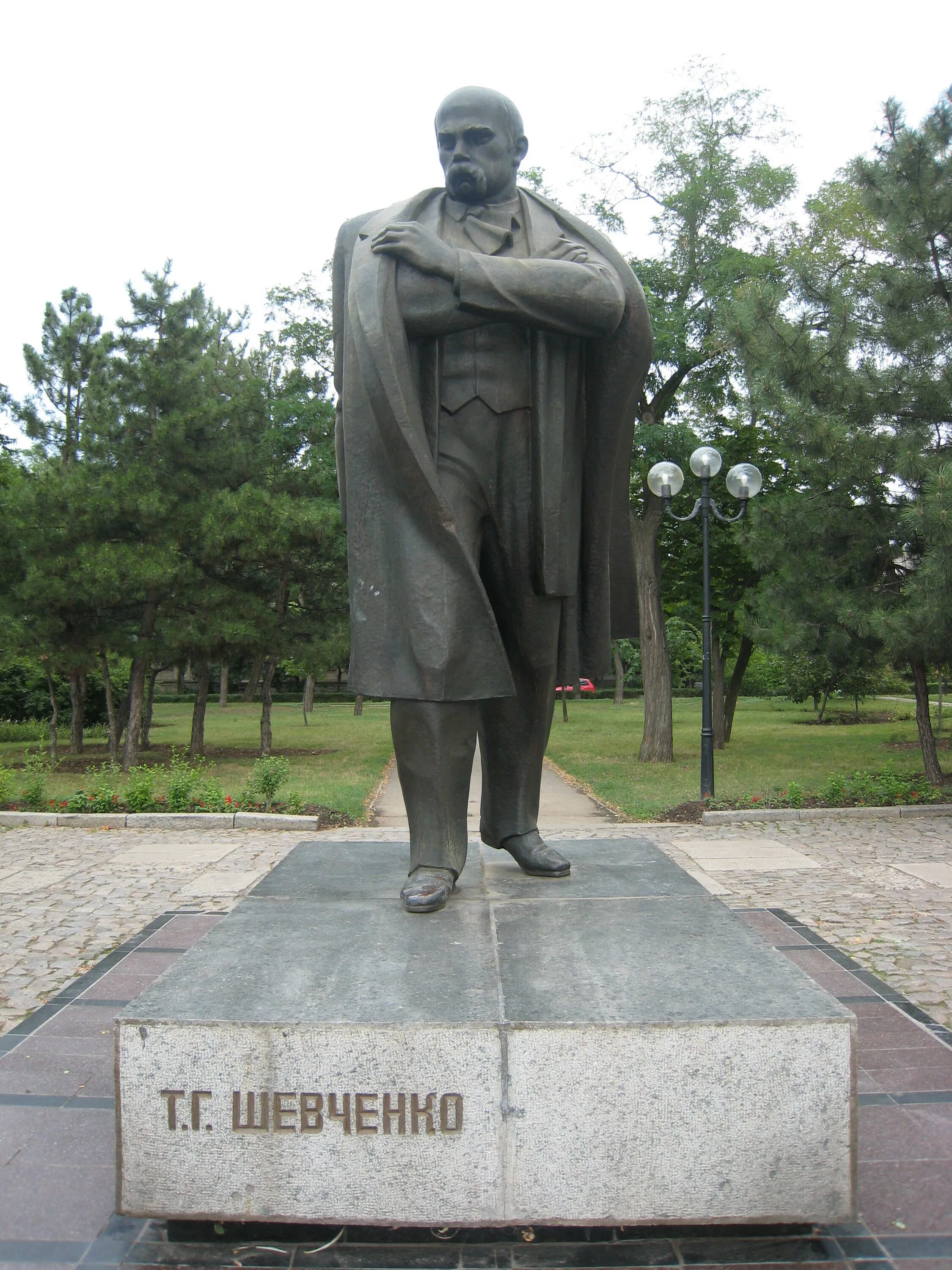 Шевченко г александров. Памятник Тарасу Шевченку. Памятник т Шевченко. Памятник Тарасу Шевченко (Мариуполь).