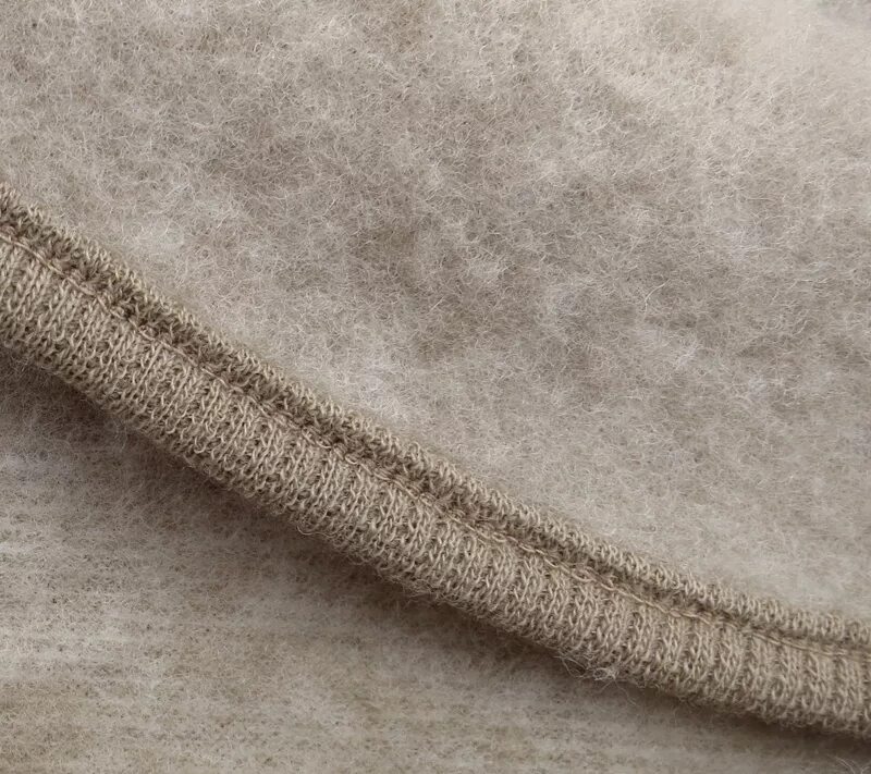 флис. байка ткань. флис шерсть. материалы тканей для одежды названия. что теплее шерсть или флис.