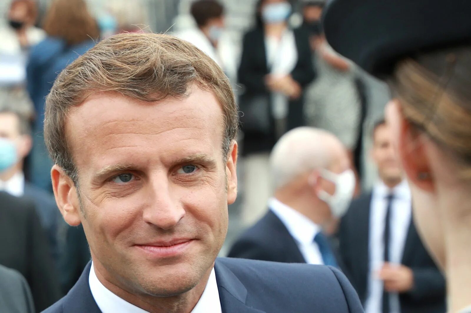 Президент франции. Макрон президент франции. Родители макрона. Эммануэль макрон. Лоран макрон.