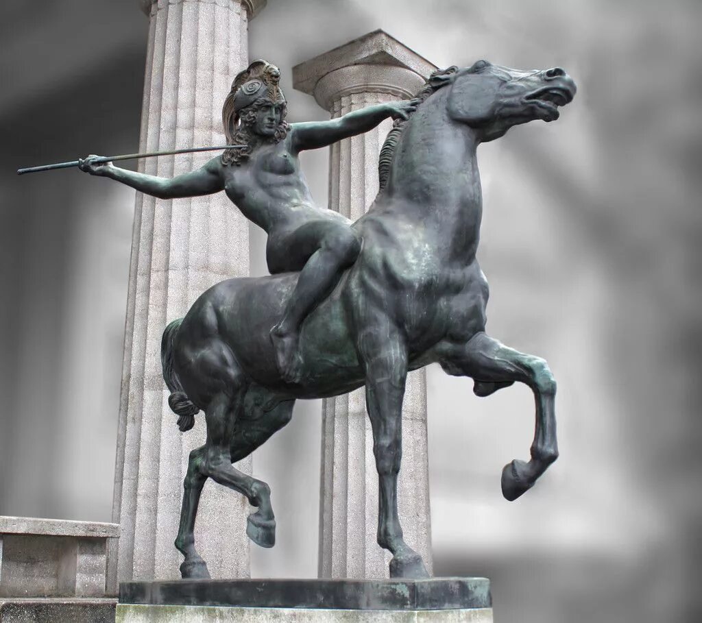 Скульптура на коне. Лисиппа Амазонка. Йозеф торак конные статуи. Скульптура древней Греции конь. Скульптура древней Греции всадники.