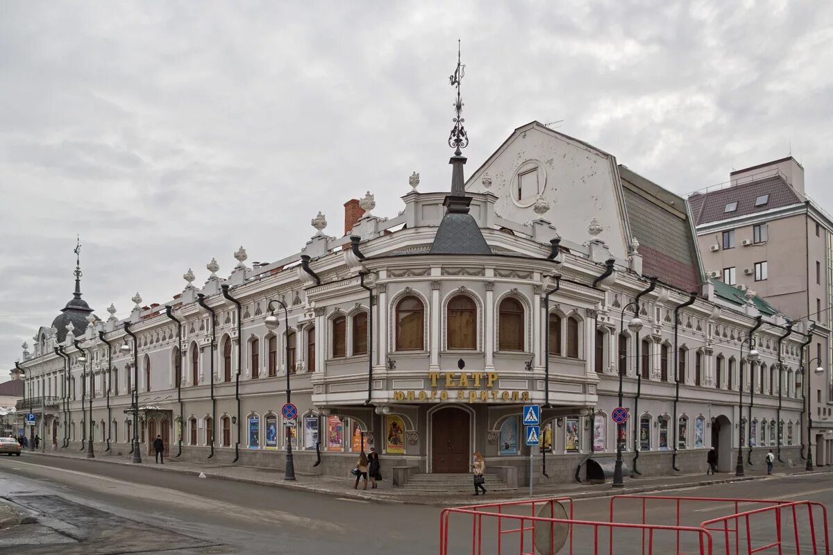 Островского улица нижний. Казань, улица Островского, 10. ТЮЗ на Островского в Казани. ТЮЗ Островского 10. Купеческое собрание Казань.