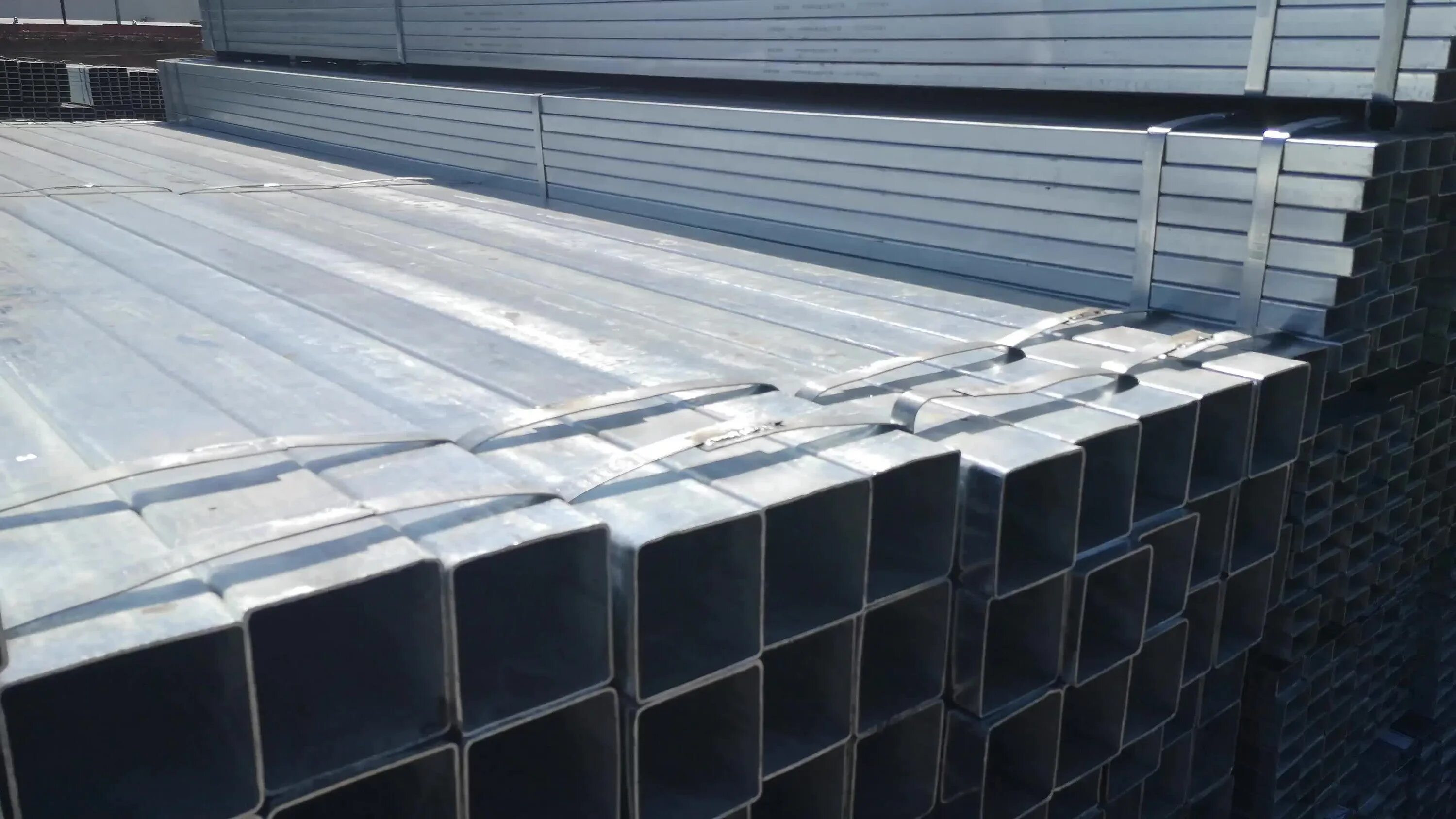 Оцинкованная труба 20х40. Труба оцинкованная 100 мм. профильная труба оцинкованная 100*40. труба оцинкованная прямоугольная. труба квадратная оцинкованная.