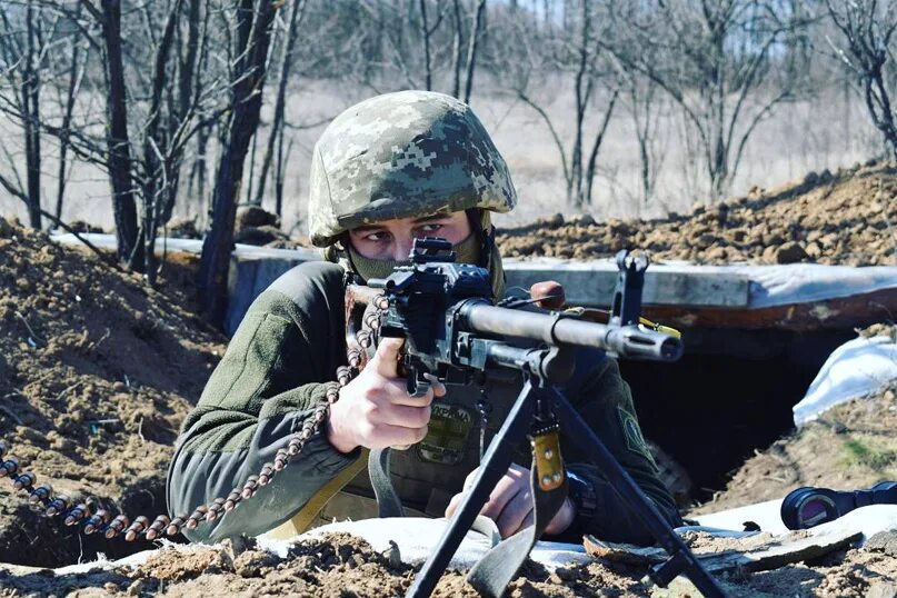 Военные канал видео. Кулеметник ЗСУ. Военный канал. Фото пулеметчика на Донбассе.