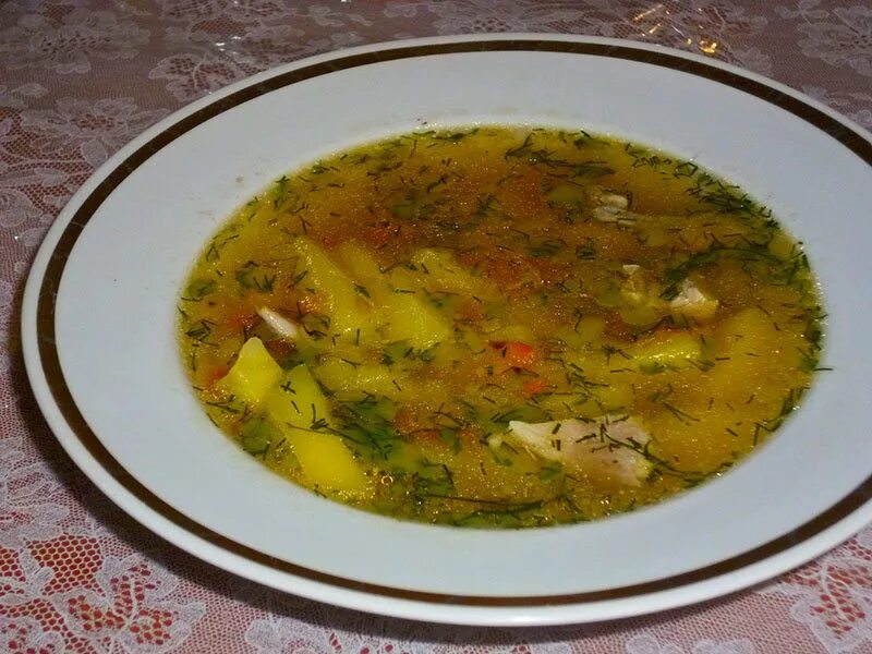 Рецепт супа из скумбрии в масле. Суп с консервой рыбной скумбрия. Суп со скумбрией консервированной. Суп из скумбрии консервированной. Суп из консервы скумбрия.