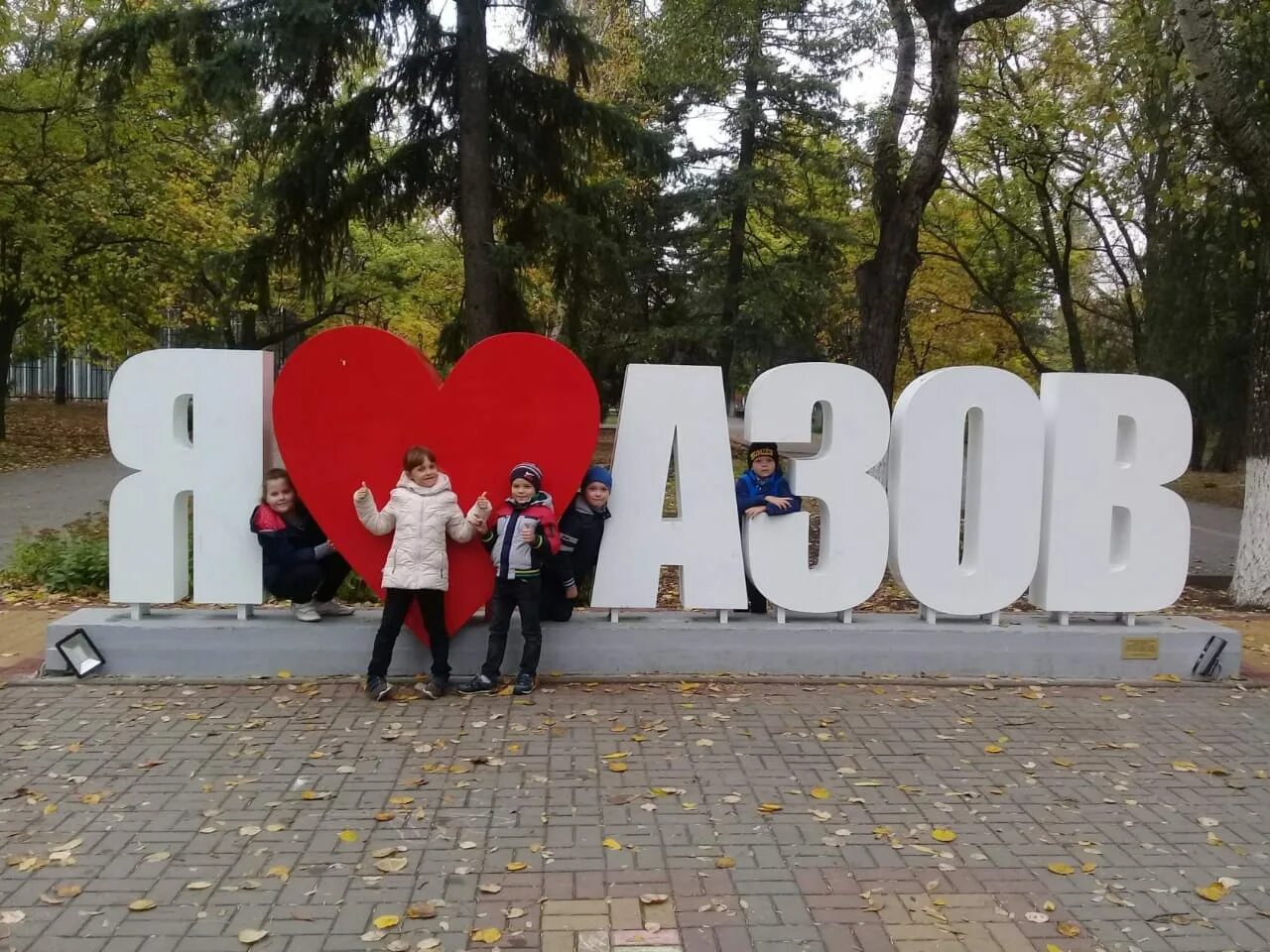 Дает в городе азове