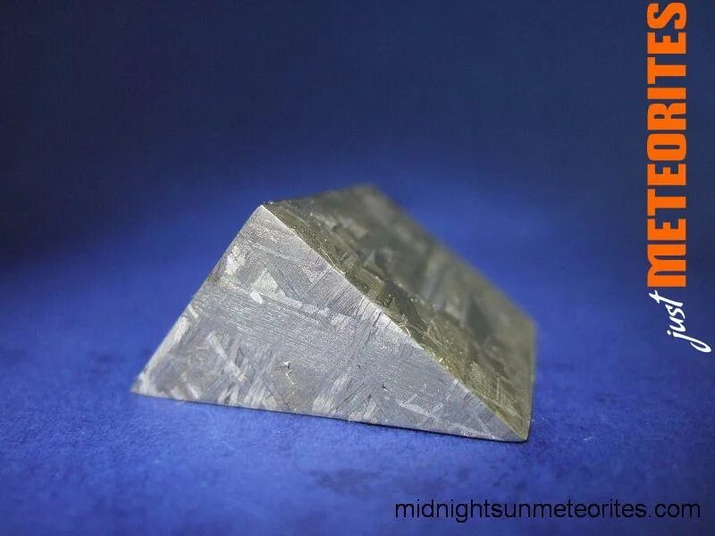 Метеорит 72. Каменный метеорит. Кыштымский метеорит. Метеорит билибино. Самородное железо метеорит.