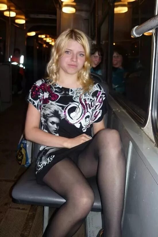 Мамины колготки. Под юбках домашние женщины. Под юбкой у взрослых женщин. Под юбкой частное домашнее. Под юбкой частное домашнее.