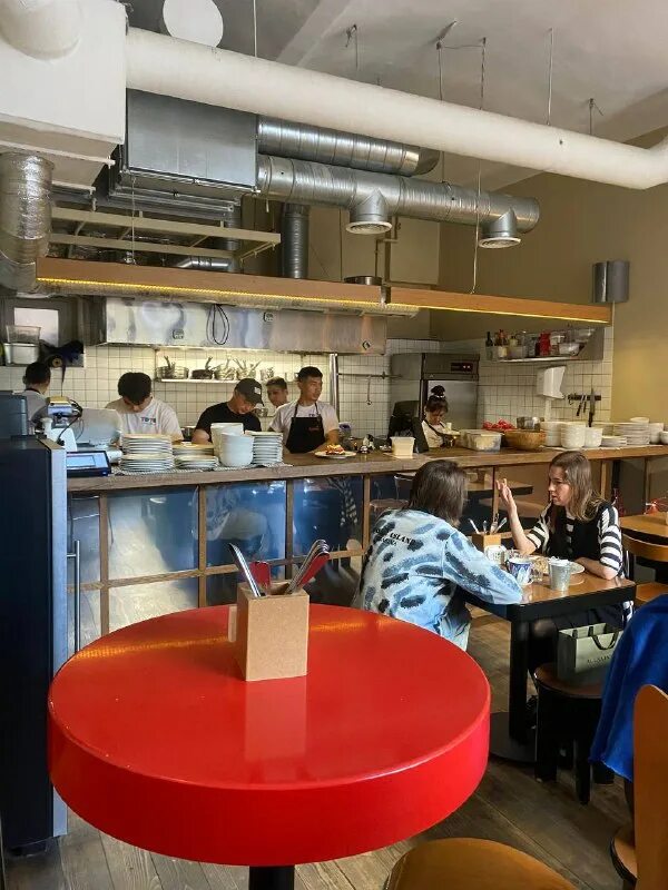 Тото москва столешников переулок. Кафе тото столешников переулок. Тото столешников пер 7 стр 3. Шайн бар. Тото кафе москва столешников.