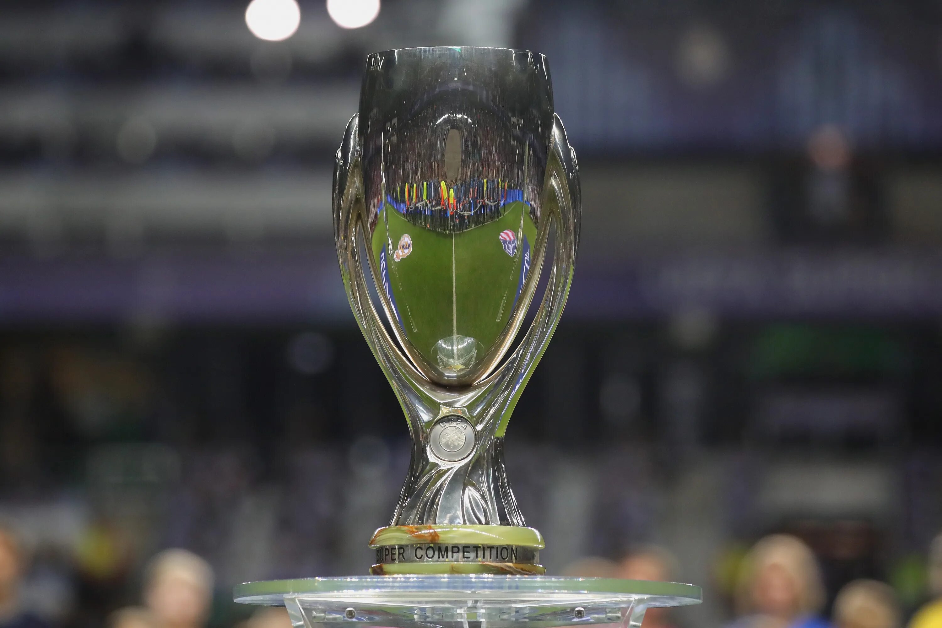 Uefa cup. Кубок Суперкубок УЕФА. Суперкубок УЕФА 2022. Суперкубок УЕФА 2024. Суперкубок УЕФА трофей 2021.