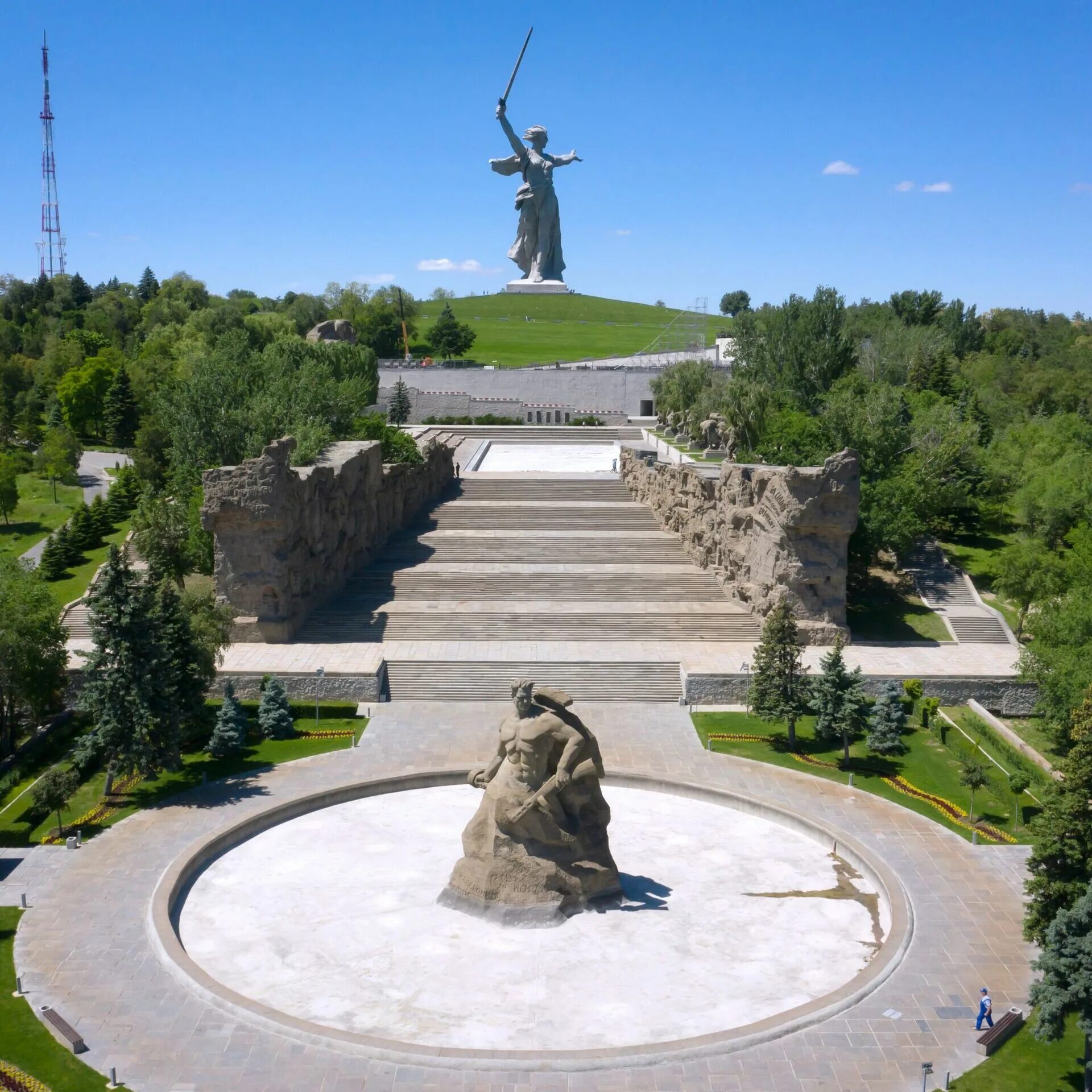 Мемориальный комплекс Родина мать Волгоград. Мамаев Курган Волгоград. Волгоград Родина мать Мамаев Курган Сталинградская битва. Мемориальный комплекс Мамаев Курган. Мамаев курган какой район города