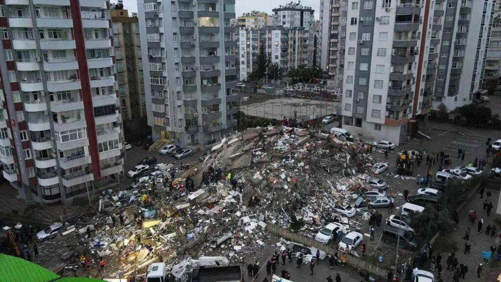 Землетрясение в Турции 2023 русские спасатели. Адана землетрясение. Разрушенные дома. Землетрясение в Турции 2023. Землетрясение в этом регионе отнюдь не редкие