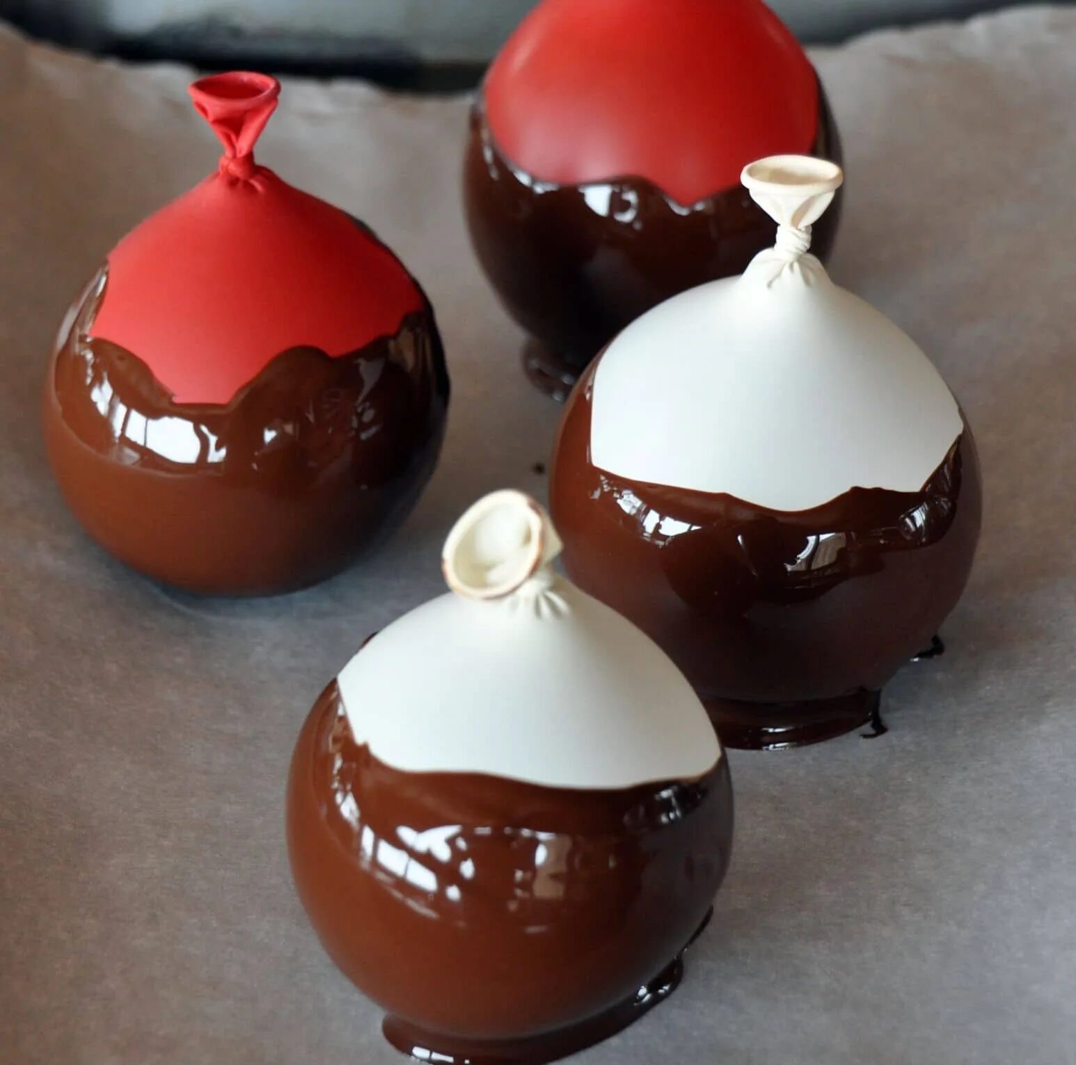 торт шоколадный шар. как сделать шарики из шоколада. торт с шоколадными арками. кейк попс шоколадный. шоколадный шар без формы.