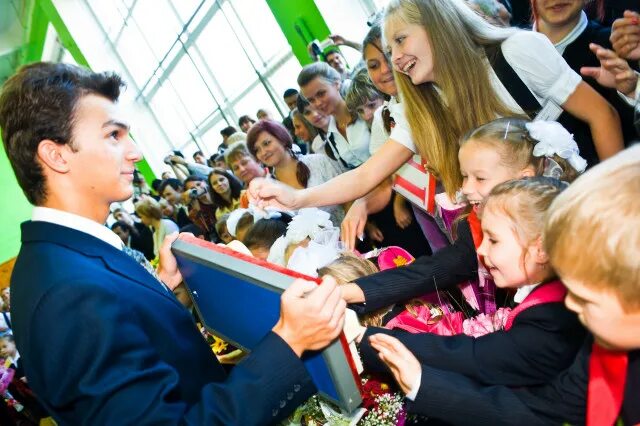 Обучение а1 королев. The best школа иностранных языков. Школа языков в королеве. Школа языков в королеве. Школа языков в королеве.