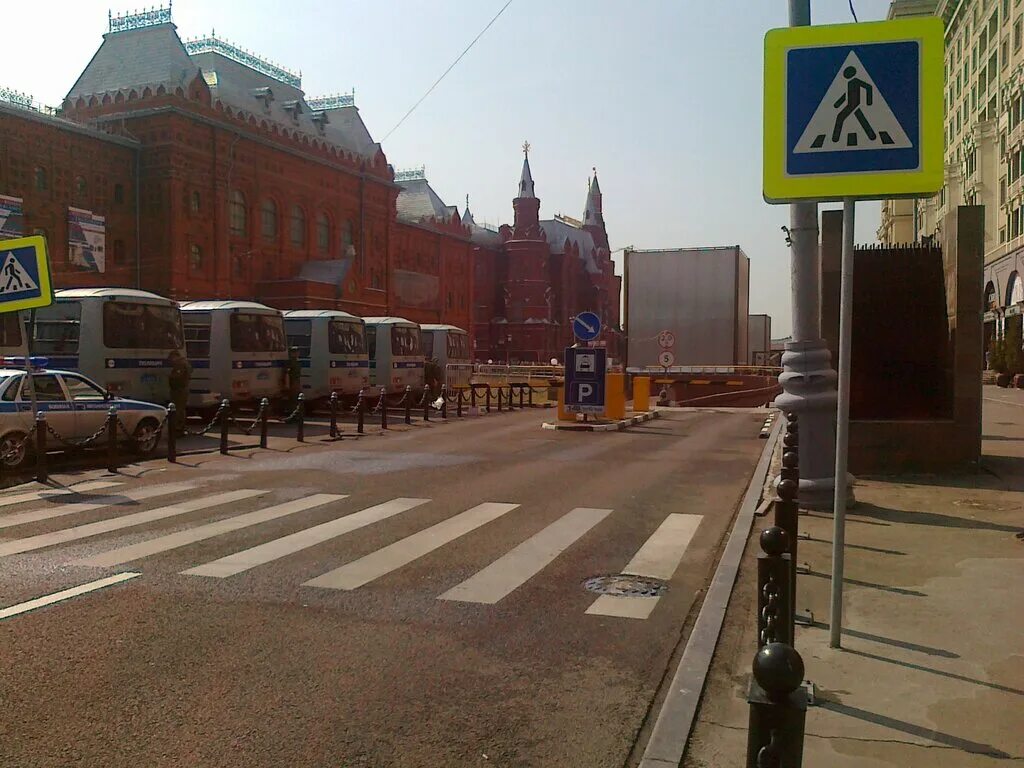 тц охотный ряд. паркинг охотный ряд. охотный ряд 2. здание напротив охотного ряда. тверская охотный ряд.