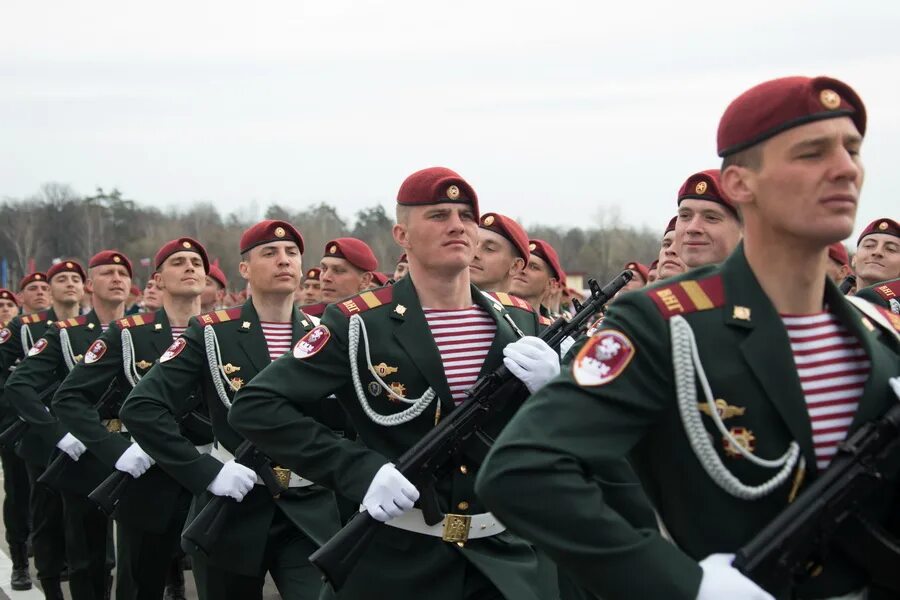 Краповый погон. Парадная форма войск национальной гвардии РФ. Национальная гвардия России Краповые береты. Форма ОДОН ВВ МВД РФ. ВНГ РФ форма одежды.