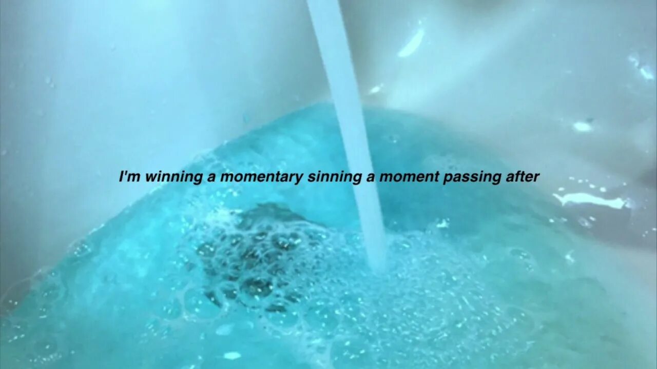 Вода ванная видео. Cleancore aesthetic. Cleancore Эстетика. Blue aesthetic cleancore. Эстетика мыльная вода.