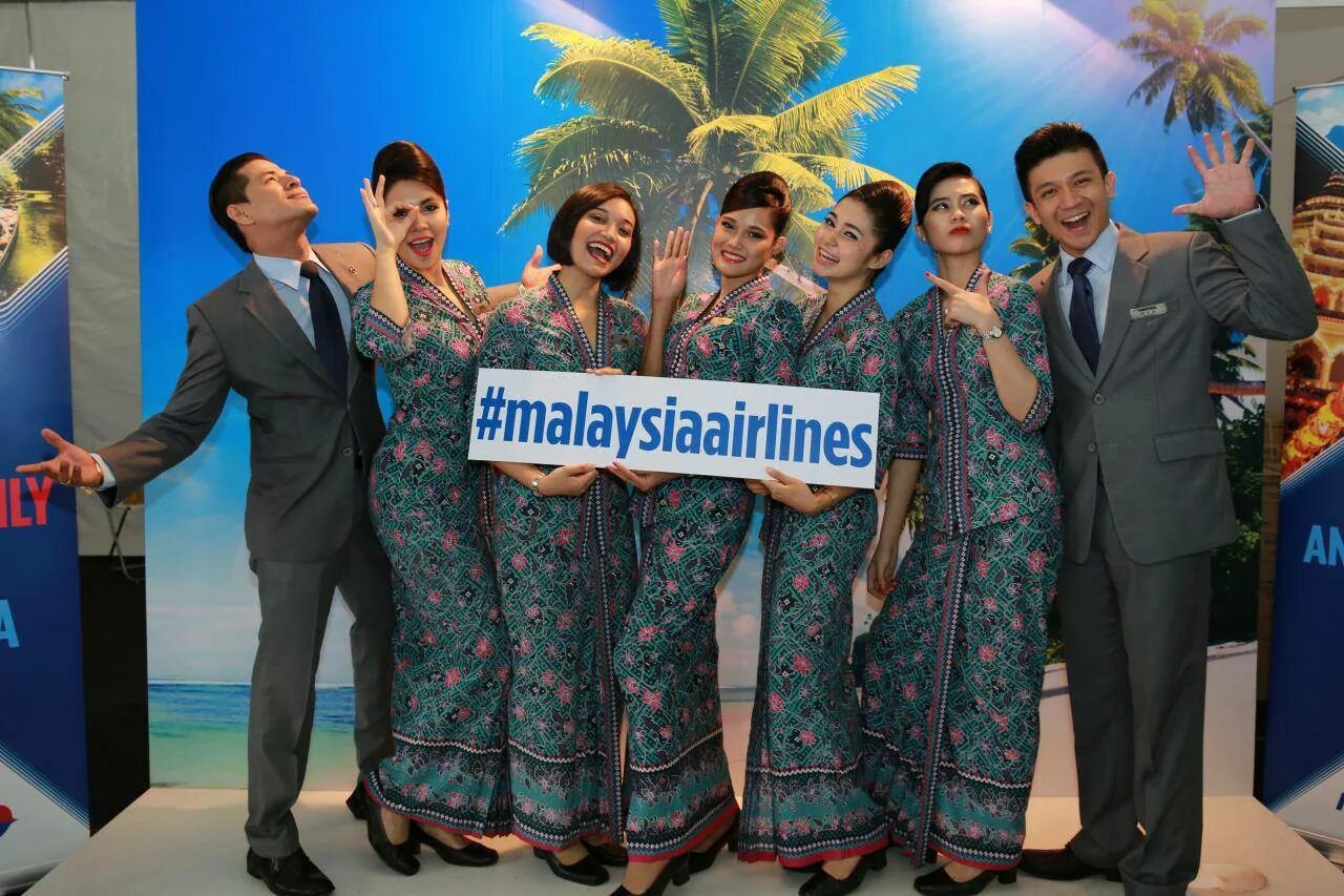 Malaysia Airlines. Малайзия промо. Малайзия экипаж 104. Malaysia Airlines Cabin.