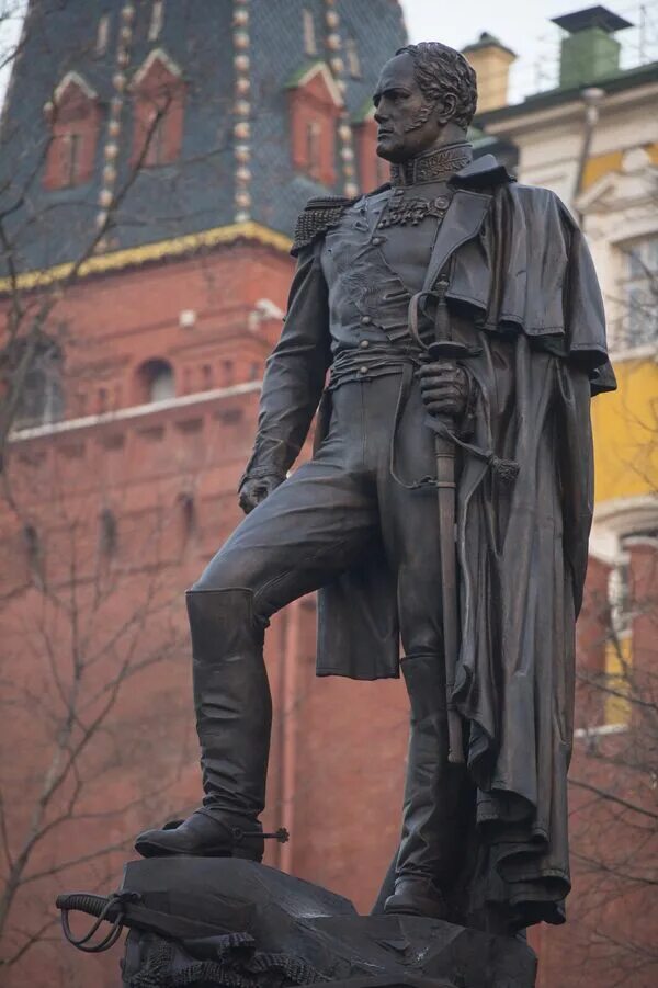 Памятник Александру 1 в Москве. Памятник Александру 1 Щербаков. Памятник Александру в Александровском саду в Москве. Памятник Александру 1 в Александровском саду. Памятник александру первому