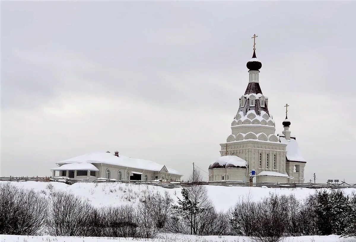 Село краснояр. Подворье Среднеуральского женского монастыря. Краснояр Свердловская область монастырь. Благовещенский Борисоглебский монастырь. Храм в Краснояре Ревда.