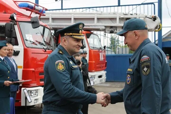 Федеральный спасательный отряд мчс. Дмитриев МЧС России. Поисково-спасательный отряд МЧС. Спасатель международного класса. Пожарные МЧС России.