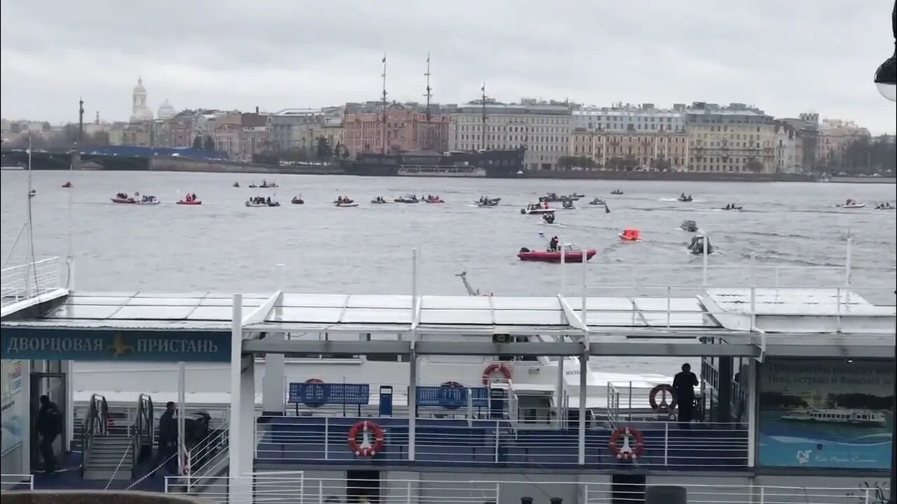 Дворцовая набережная 18 причал. Причал на Дворцовой набережной. Дворцовая набережная 36 причал. Причал 3 на Дворцовой набережной 10. Набережная 18 3